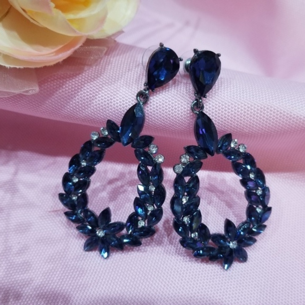 Blue oval flower earrings